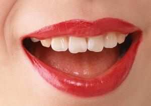 金箔のように光る潤いリップバーム